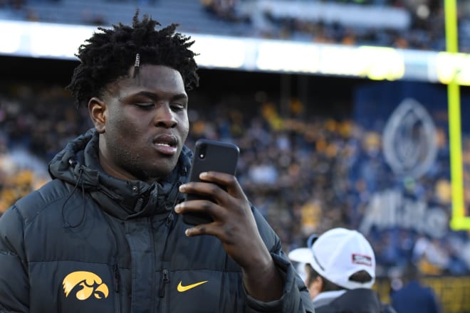 Josh Ogundele commits to&nbsp;Iowa